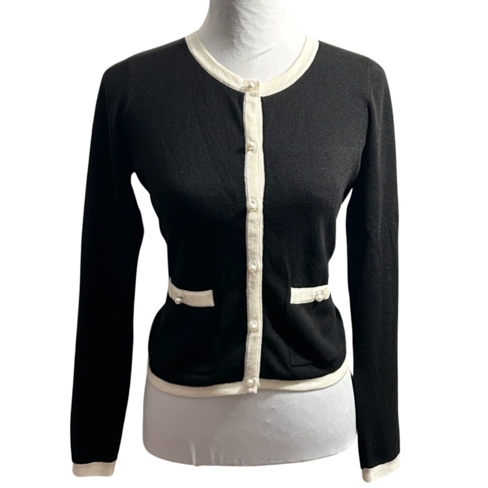 WHITE HOUSE BLACK MARKET/TWO TONED CARDIGAN
